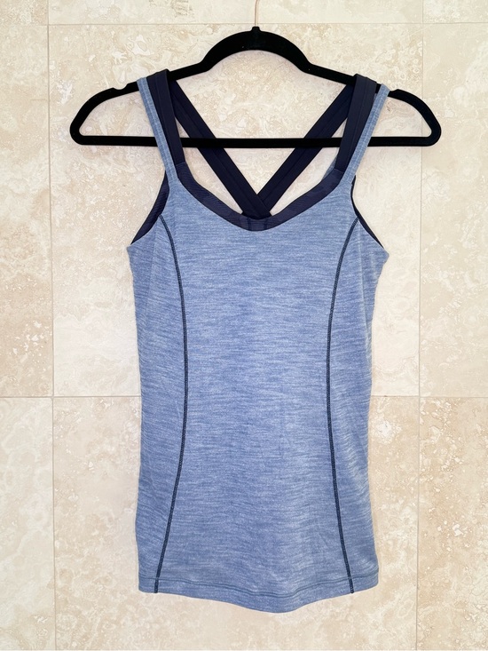 lululemon athletica Tops - Lululemon Tank Top Size 6 Blue Gray Criss Cross Built In Bra Athletic Yoga EUC